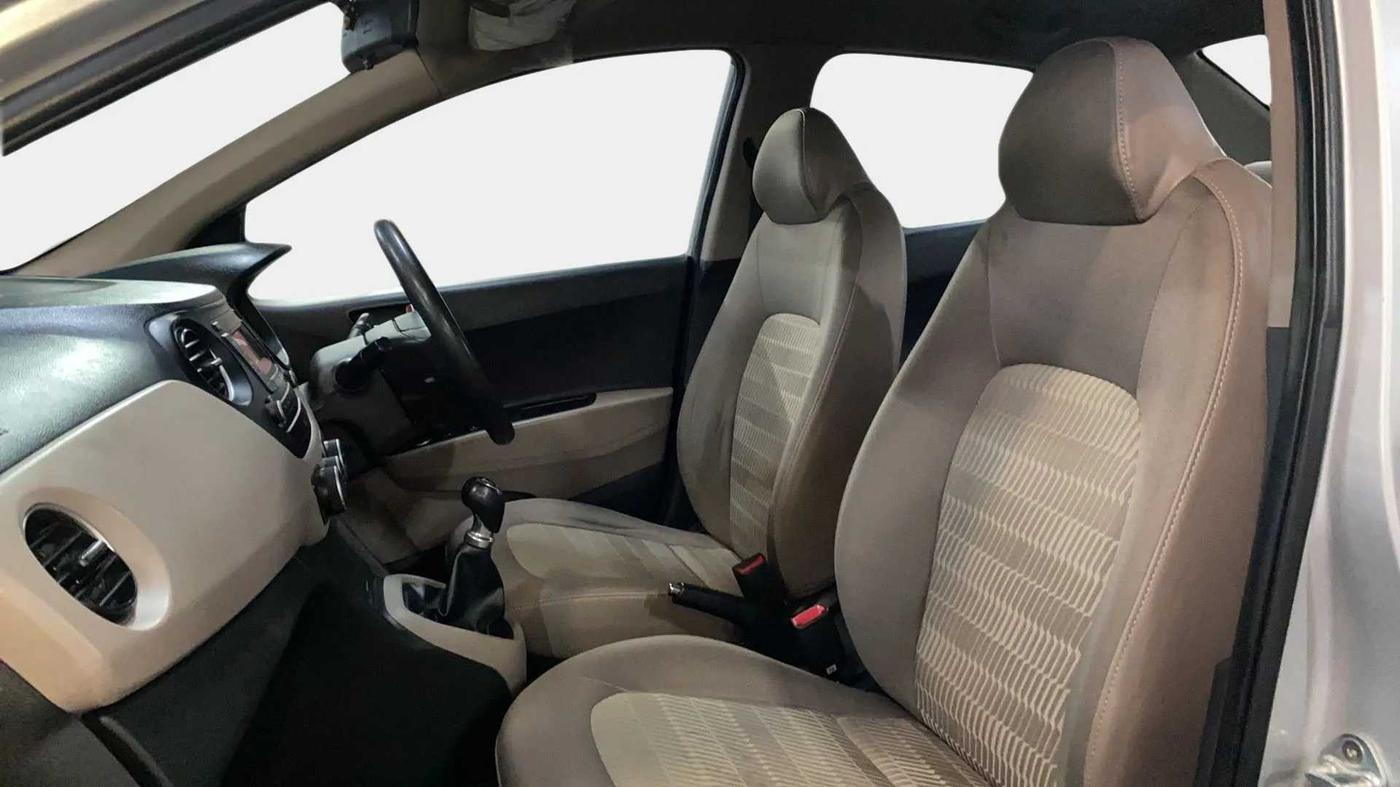 2017 Hyundai Xcent S 1.2, Petrol, Manual, 1,04,366 km, Right Side Front Door Cabin
