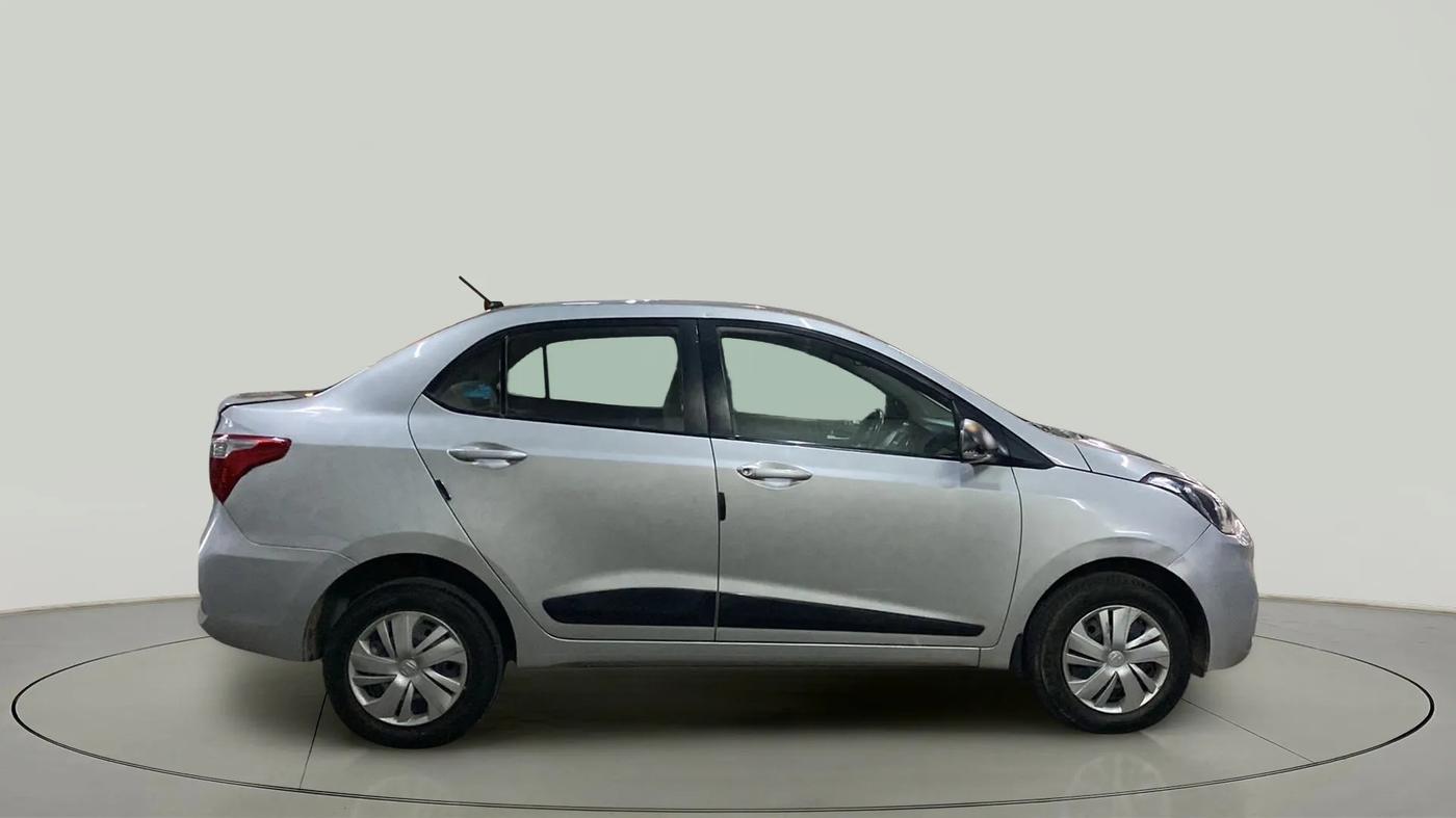 2017 Hyundai Xcent S 1.2, Petrol, Manual, 1,04,366 km, Right Side View