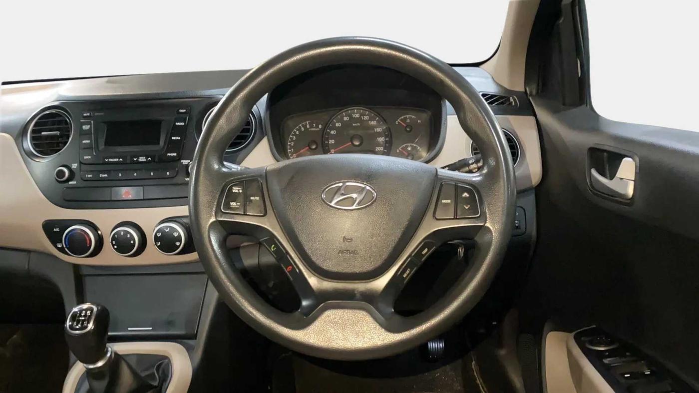 2017 Hyundai Xcent S 1.2, Petrol, Manual, 1,04,366 km, Steering Wheel Close Up