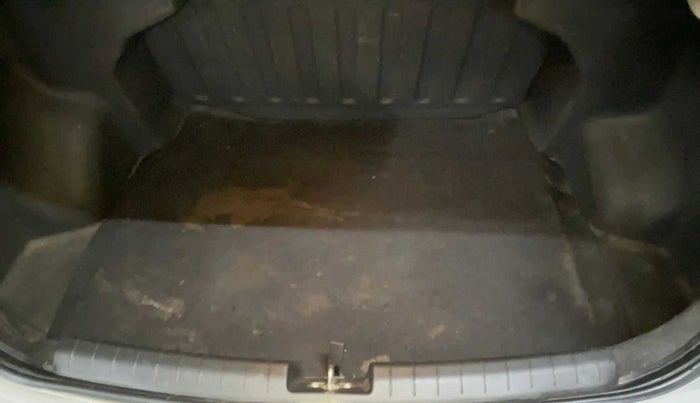 2017 Hyundai Xcent S 1.2, Petrol, Manual, 1,04,366 km, Boot Inside