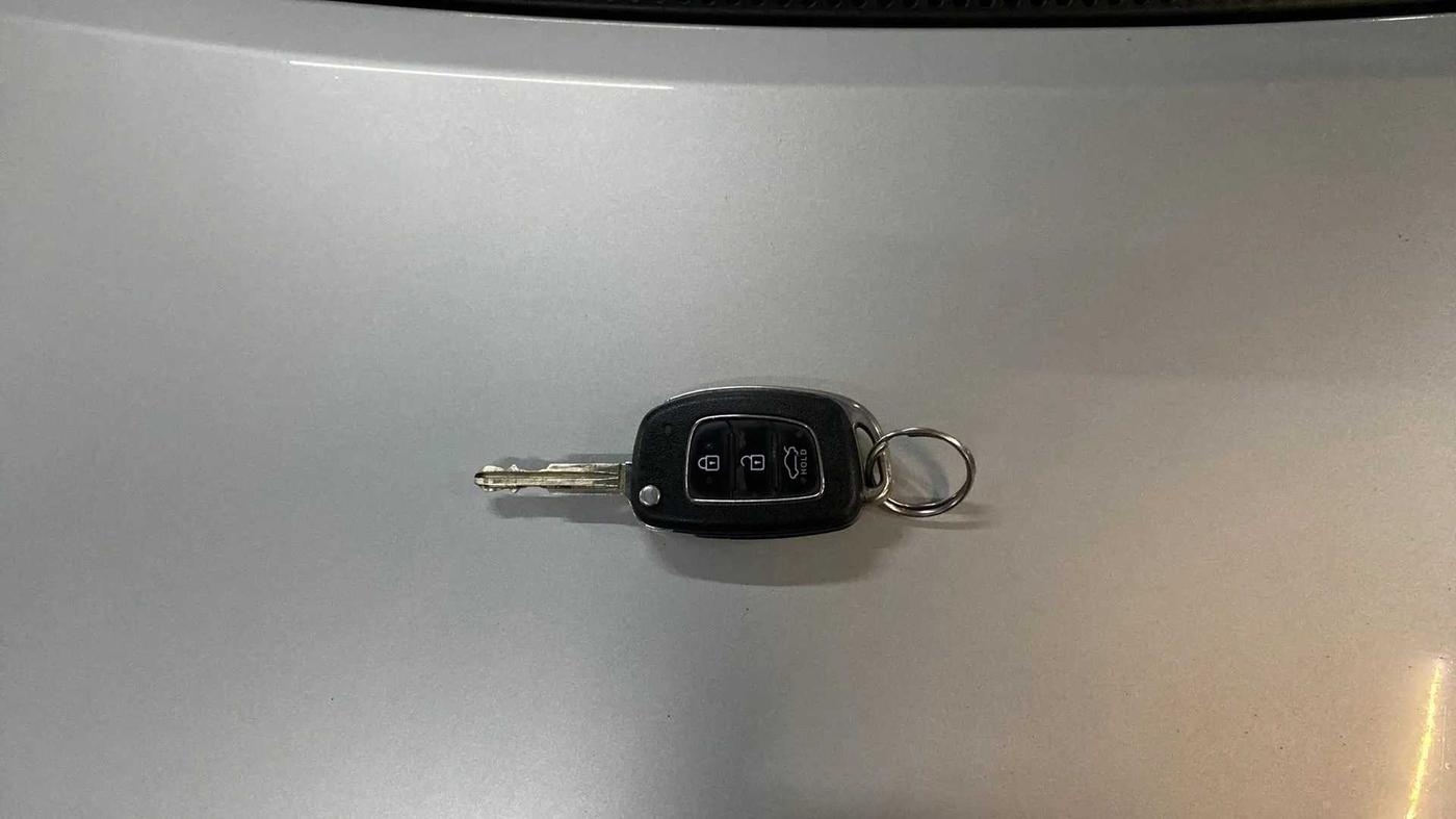 2017 Hyundai Xcent S 1.2, Petrol, Manual, 1,04,366 km, Key Close Up