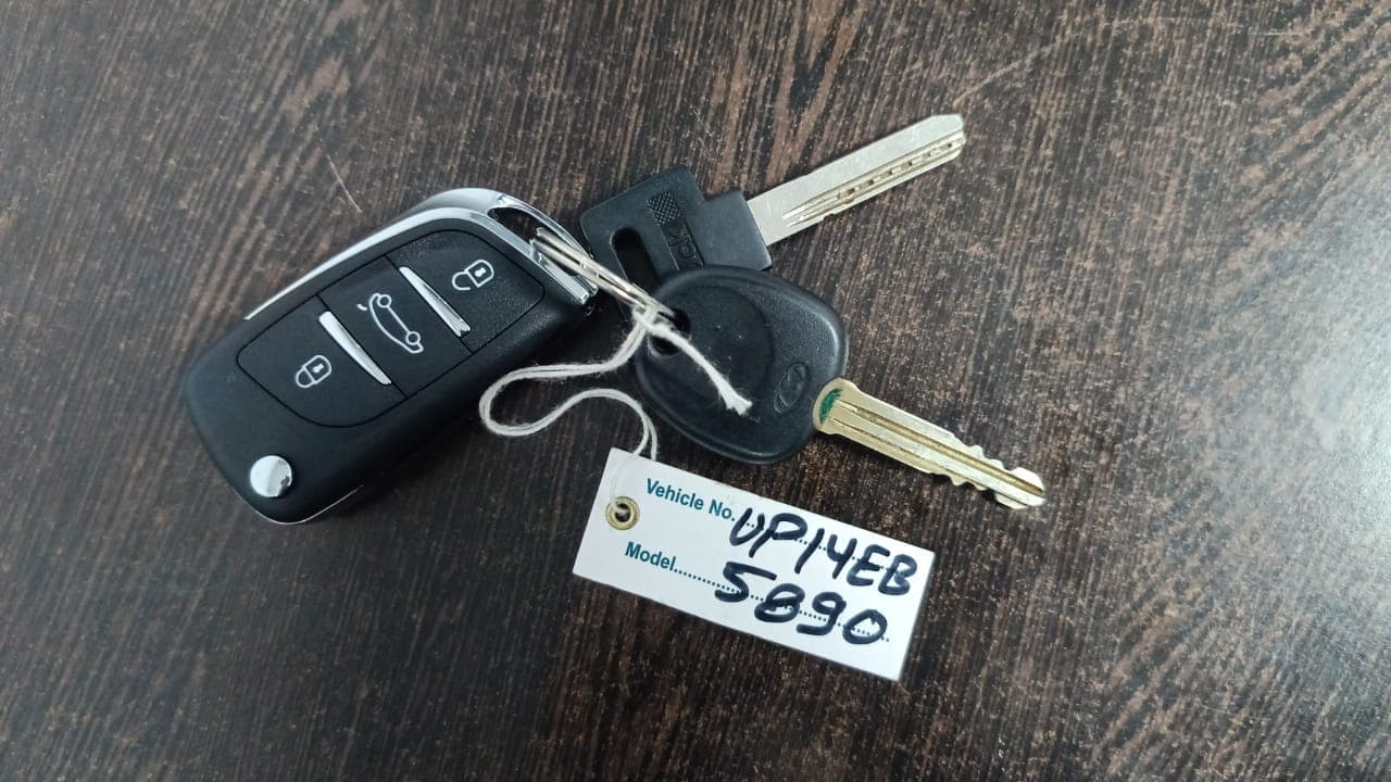 2019 Hyundai Elite i20 SPORTZ PLUS 1.2 DUAL TONE, Petrol, Manual, 32,321 km, Key Close Up