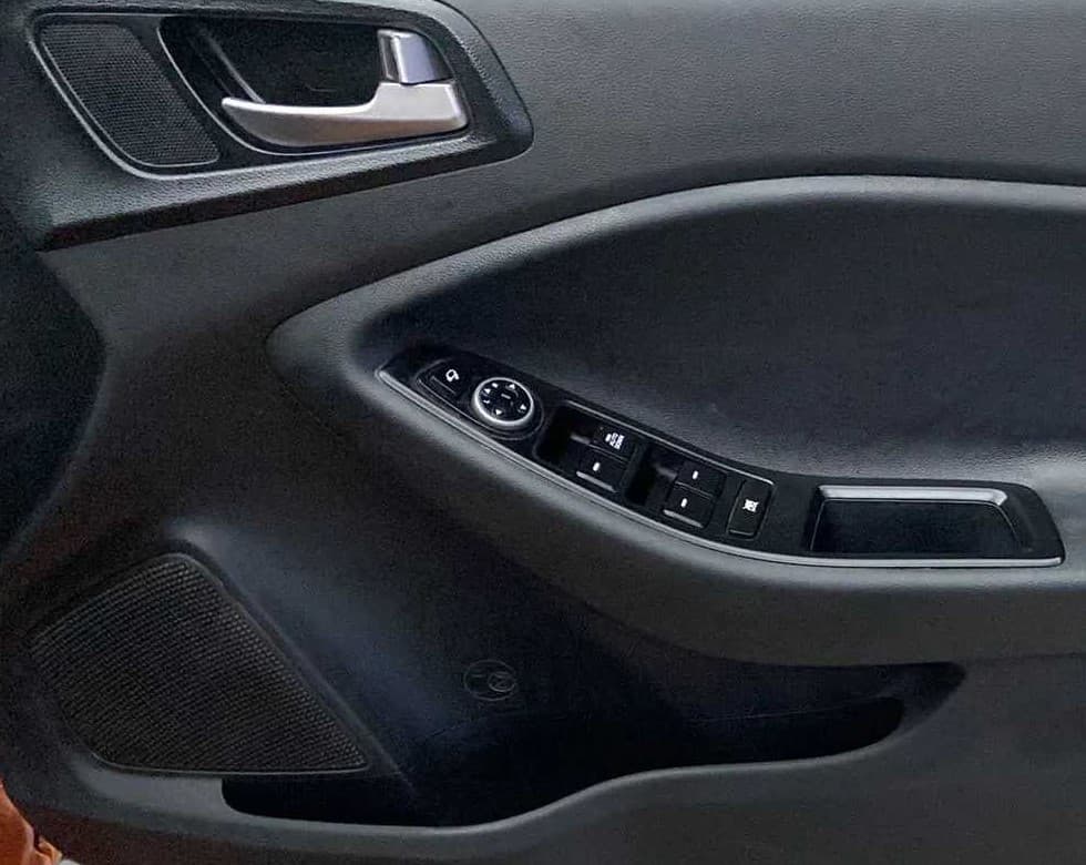 2019 Hyundai Elite i20 SPORTZ PLUS 1.2 DUAL TONE, Petrol, Manual, 32,321 km, Driver Side Door Panels Control
