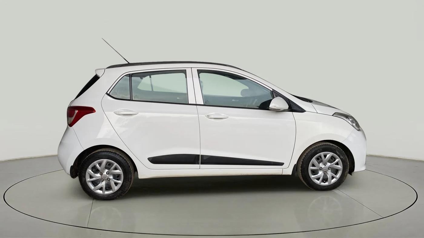 2017 Hyundai Grand i10 SPORTZ (O) 1.2 KAPPA VTVT, Petrol, Manual, 55,205 km, Right Side View