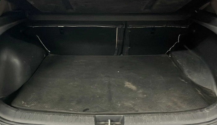 2016 Hyundai Creta SX PLUS AT 1.6 PETROL, Petrol, Automatic, 1,14,751 km, Boot Inside