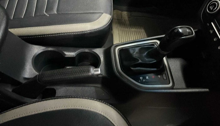 2016 Hyundai Creta SX PLUS AT 1.6 PETROL, Petrol, Automatic, 1,14,751 km, Gear Lever