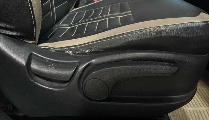 2016 Hyundai Creta SX PLUS AT 1.6 PETROL, Petrol, Automatic, 1,14,751 km, Driver Side Adjustment Panel