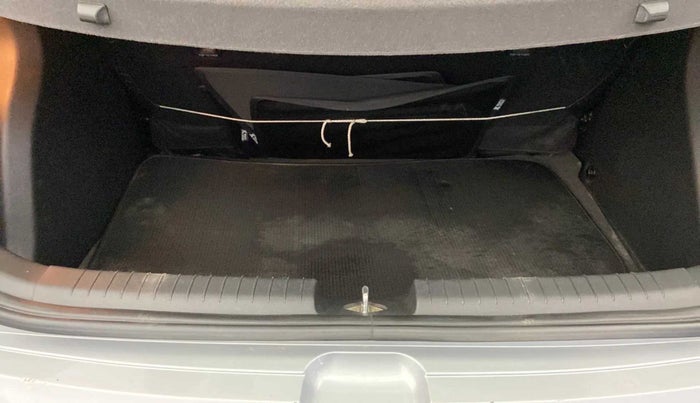 2018 Hyundai i20 Active 1.2 SX, Petrol, Manual, 37,330 km, Boot Inside