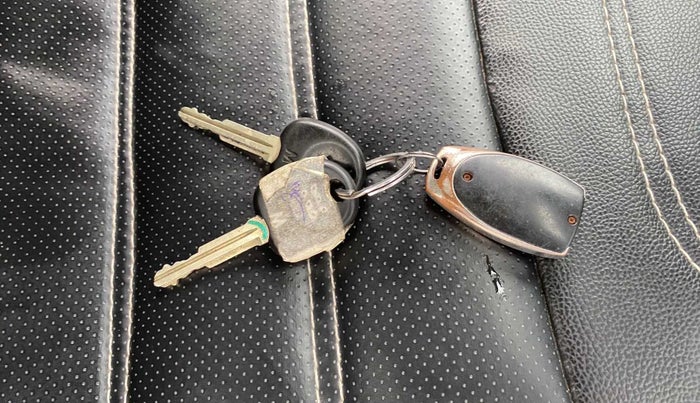 2017 Hyundai Eon MAGNA +, Petrol, Manual, 89,454 km, Key Close Up