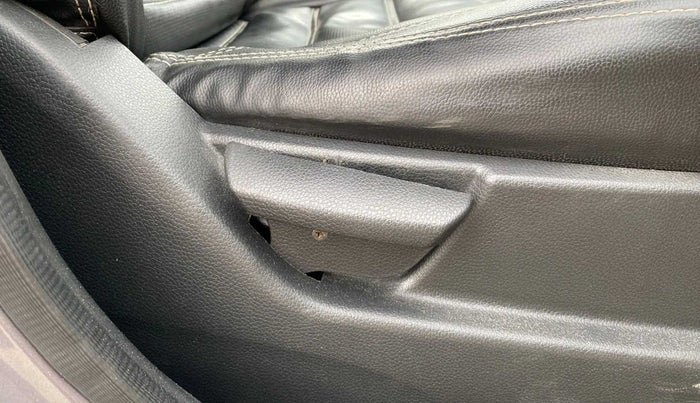 2017 Hyundai Eon MAGNA +, Petrol, Manual, 89,454 km, Driver Side Adjustment Panel