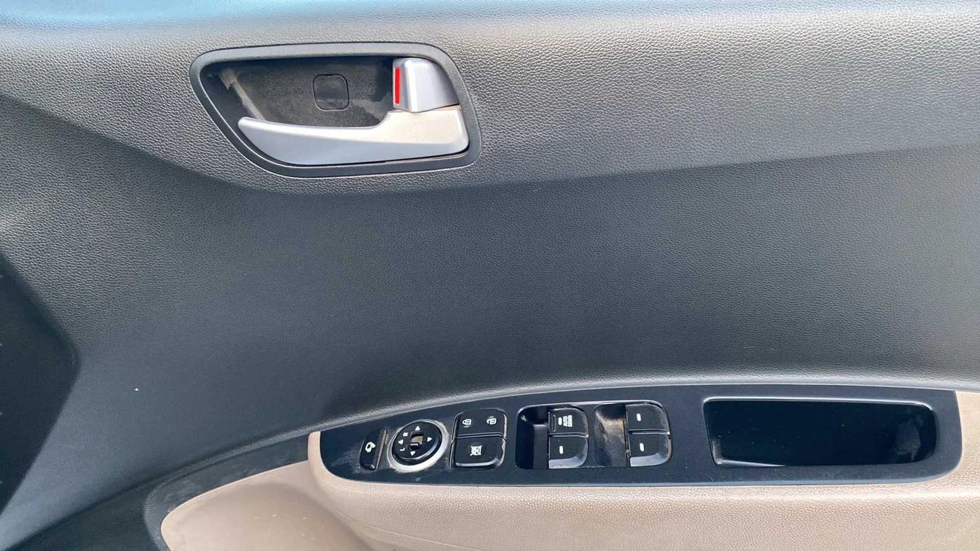 2019 Hyundai Grand i10 SPORTZ 1.2 KAPPA VTVT, Petrol, Manual, 16,924 km, Driver Side Door Panels Control