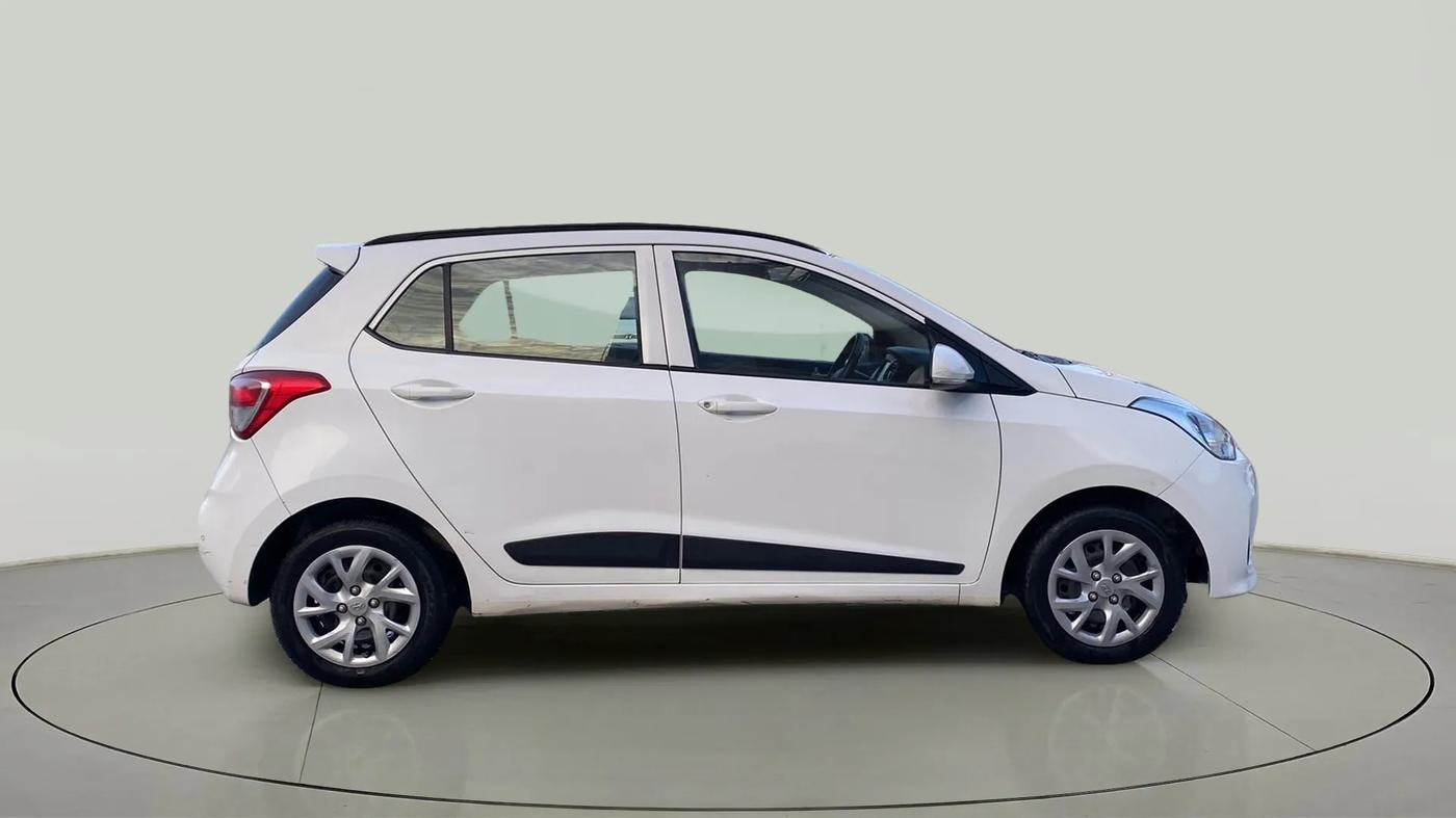 2019 Hyundai Grand i10 SPORTZ 1.2 KAPPA VTVT, Petrol, Manual, 16,924 km, Right Side View