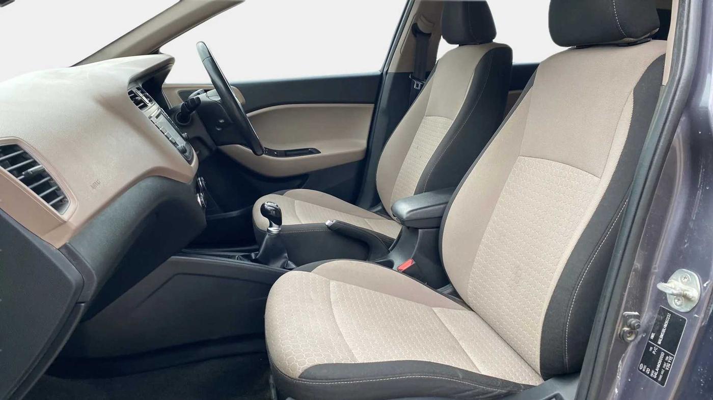 2017 Hyundai Elite i20 ASTA 1.2 (O), Petrol, Manual, 77,190 km, Right Side Front Door Cabin