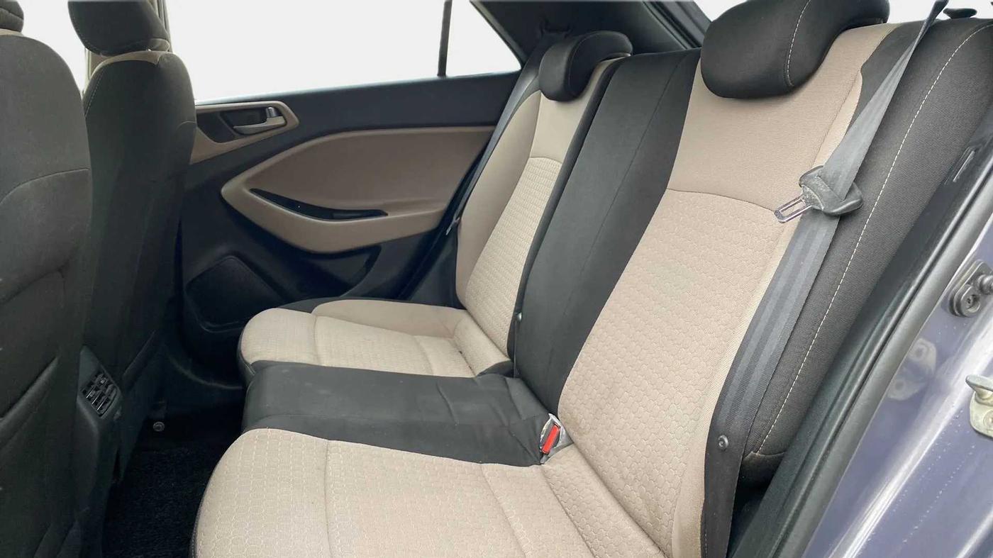 2017 Hyundai Elite i20 ASTA 1.2 (O), Petrol, Manual, 77,190 km, Right Side Rear Door Cabin