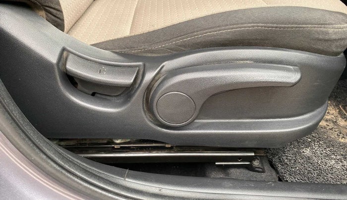 2017 Hyundai Elite i20 ASTA 1.2 (O), Petrol, Manual, 77,190 km, Driver Side Adjustment Panel