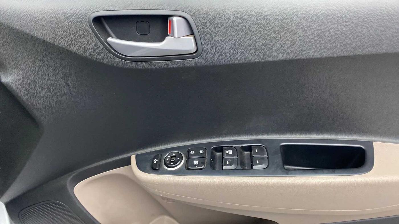 2018 Hyundai Grand i10 SPORTZ 1.2 KAPPA VTVT, Petrol, Manual, 72,076 km, Driver Side Door Panels Control