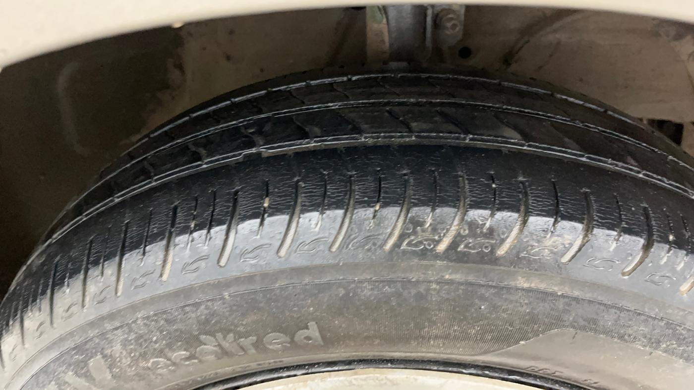 2021 Maruti Ertiga VXI SHVS, CNG, Manual, 62,845 km, Right Front Tyre Tread