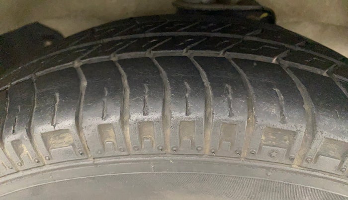 2021 Maruti Eeco 5 STR WITH A/C+HTR, Petrol, Manual, 23,147 km, Right Front Tyre Tread