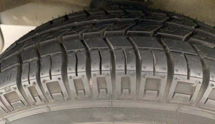2021 Maruti Eeco 5 STR WITH A/C+HTR, Petrol, Manual, 23,147 km, Left Front Tyre Tread
