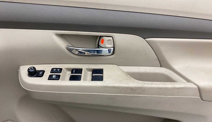 2019 Maruti Ertiga VXI AT SHVS, Petrol, Automatic, 37,985 km, Driver Side Door Panels Control