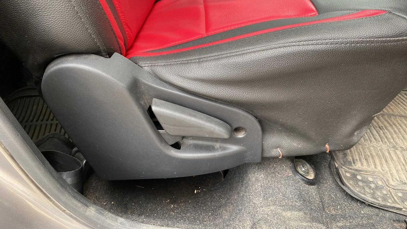 2018 Datsun Go T, Petrol, Manual, 20,526 km, Driver Side Adjustment Panel