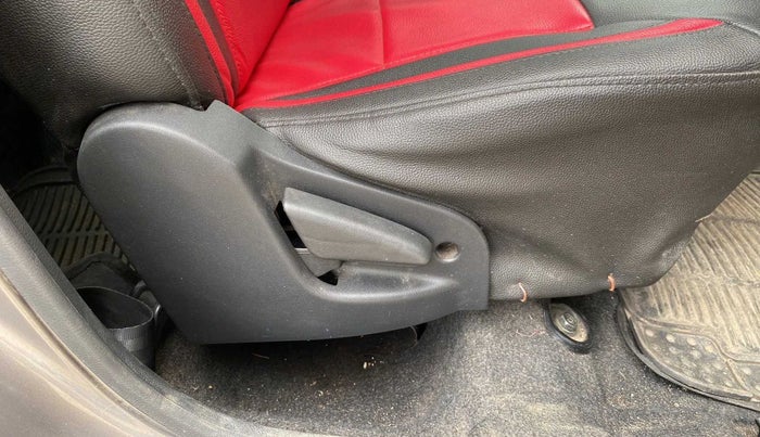 2018 Datsun Go T, Petrol, Manual, 20,526 km, Driver Side Adjustment Panel
