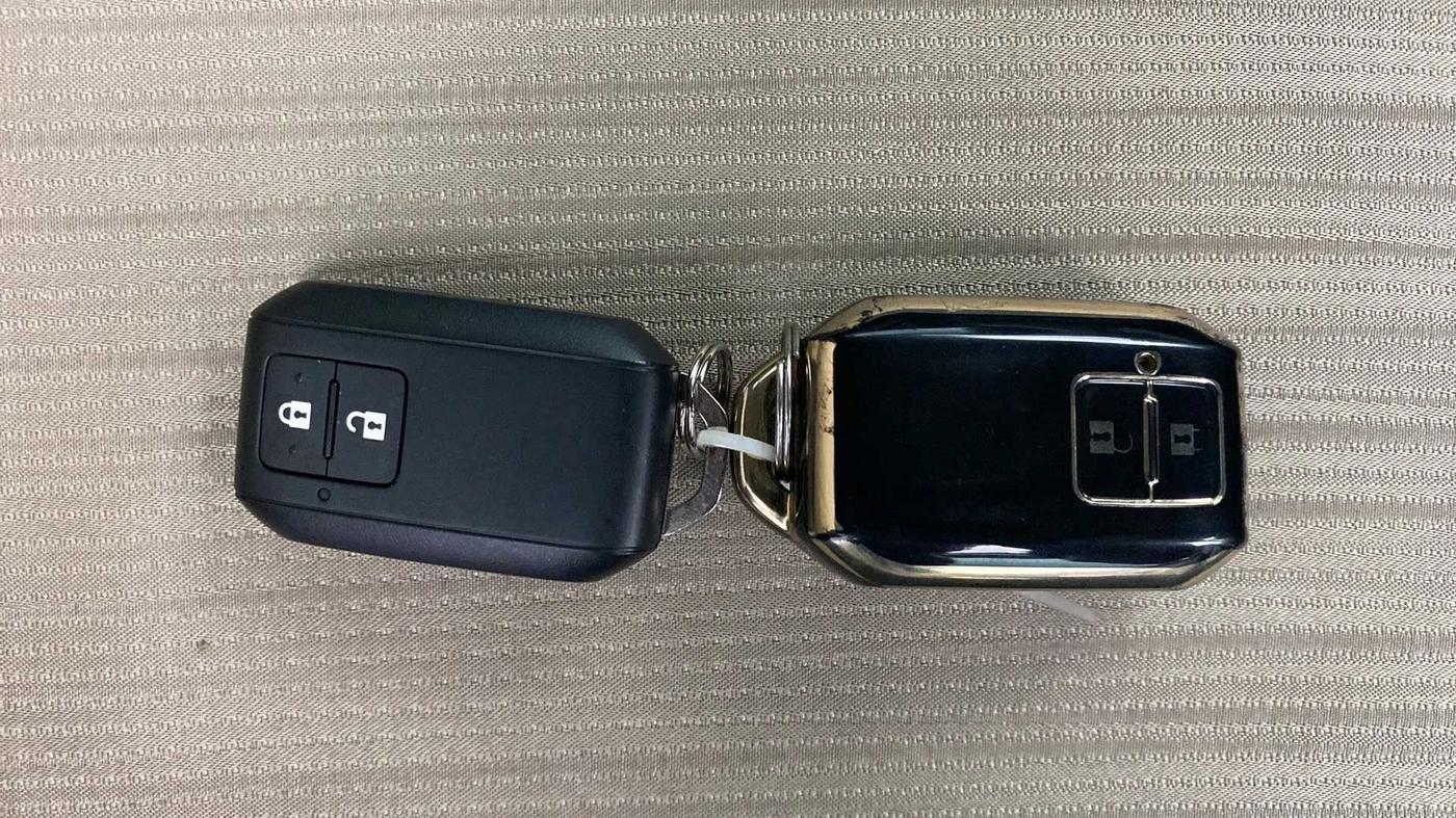 2023 Toyota Glanza V AMT, Petrol, Automatic, 24,402 km, Key Close Up