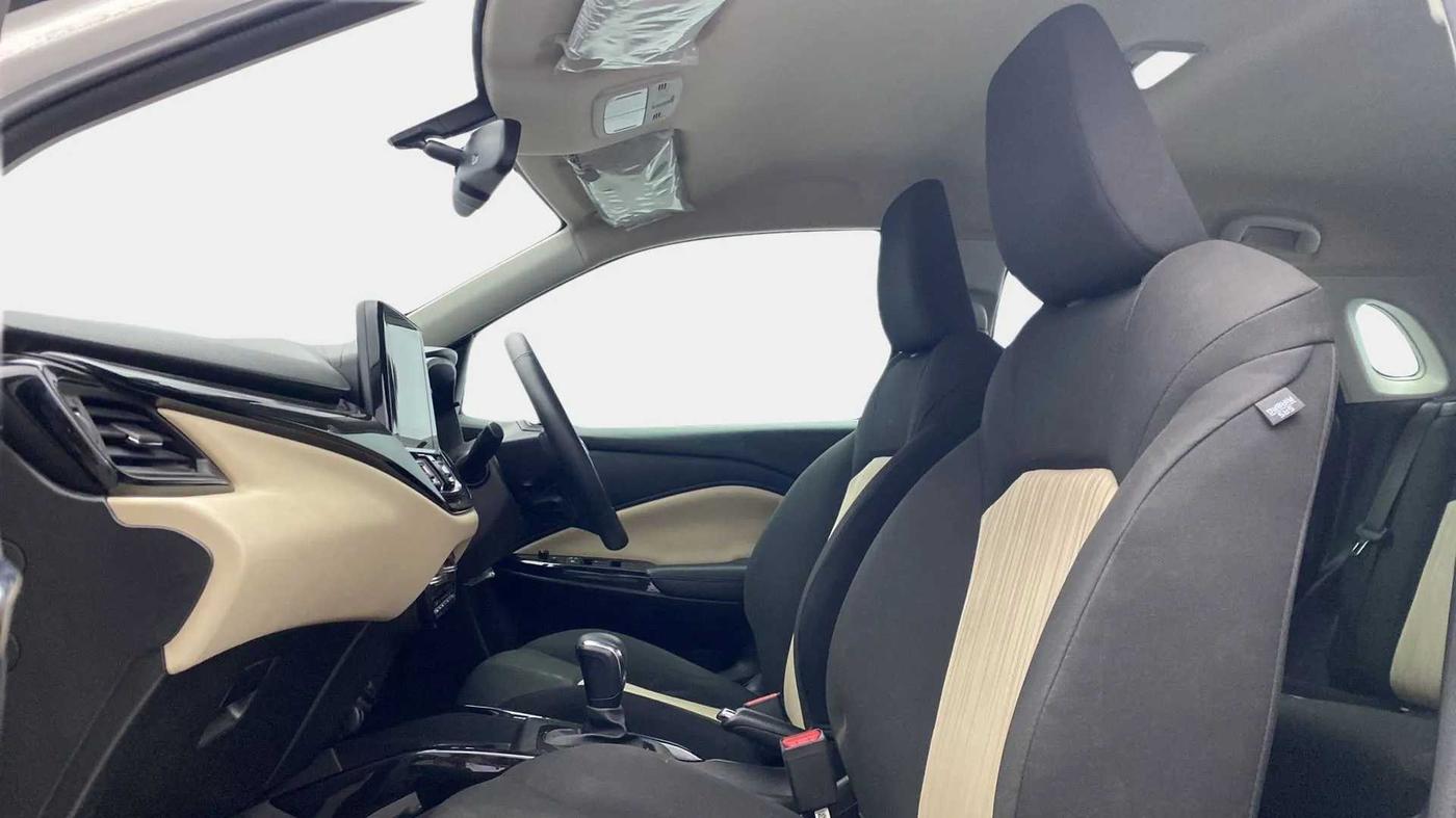 2023 Toyota Glanza V AMT, Petrol, Automatic, 24,402 km, Right Side Front Door Cabin