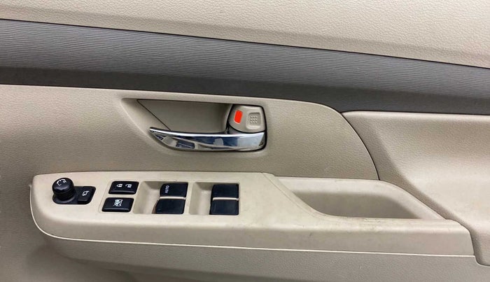 2020 Maruti Ertiga VXI AT SHVS, Petrol, Automatic, 25,009 km, Driver Side Door Panels Control