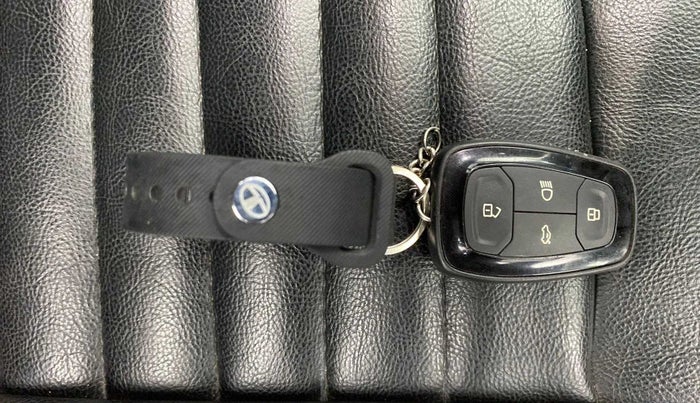 2021 Tata ALTROZ XZ PETROL, Petrol, Manual, 28,837 km, Key Close Up
