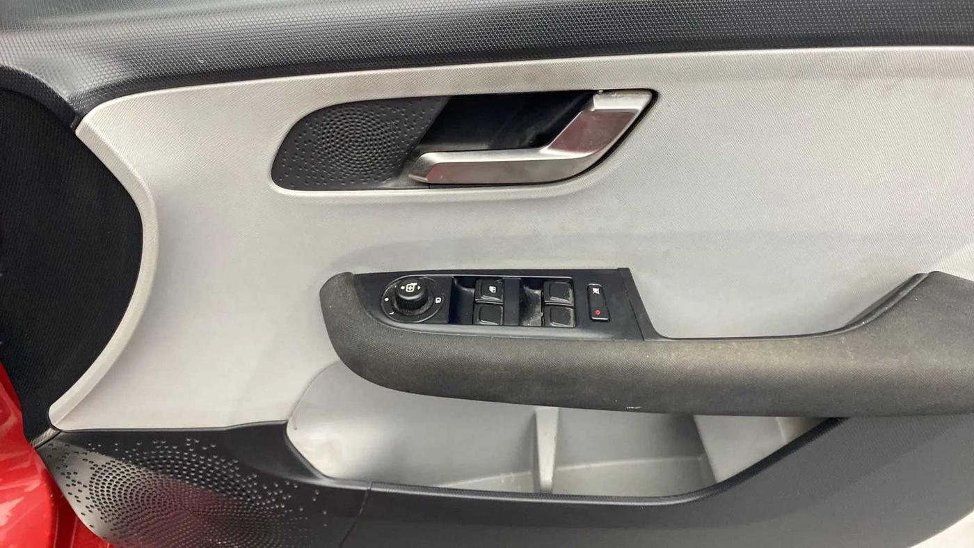 2021 Tata ALTROZ XZ PETROL, Petrol, Manual, 28,837 km, Driver Side Door Panels Control