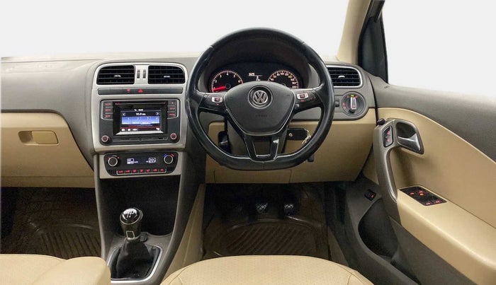 2016 Volkswagen Vento HIGHLINE 1.6 MPI, Petrol, Manual, 58,784 km, Steering Wheel Close Up