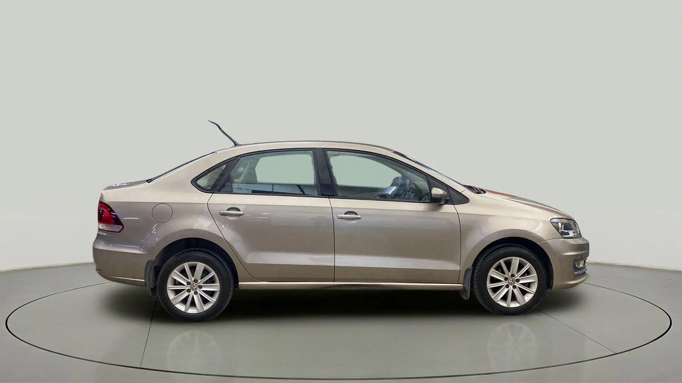2016 Volkswagen Vento HIGHLINE 1.6 MPI, Petrol, Manual, 58,784 km, Right Side View