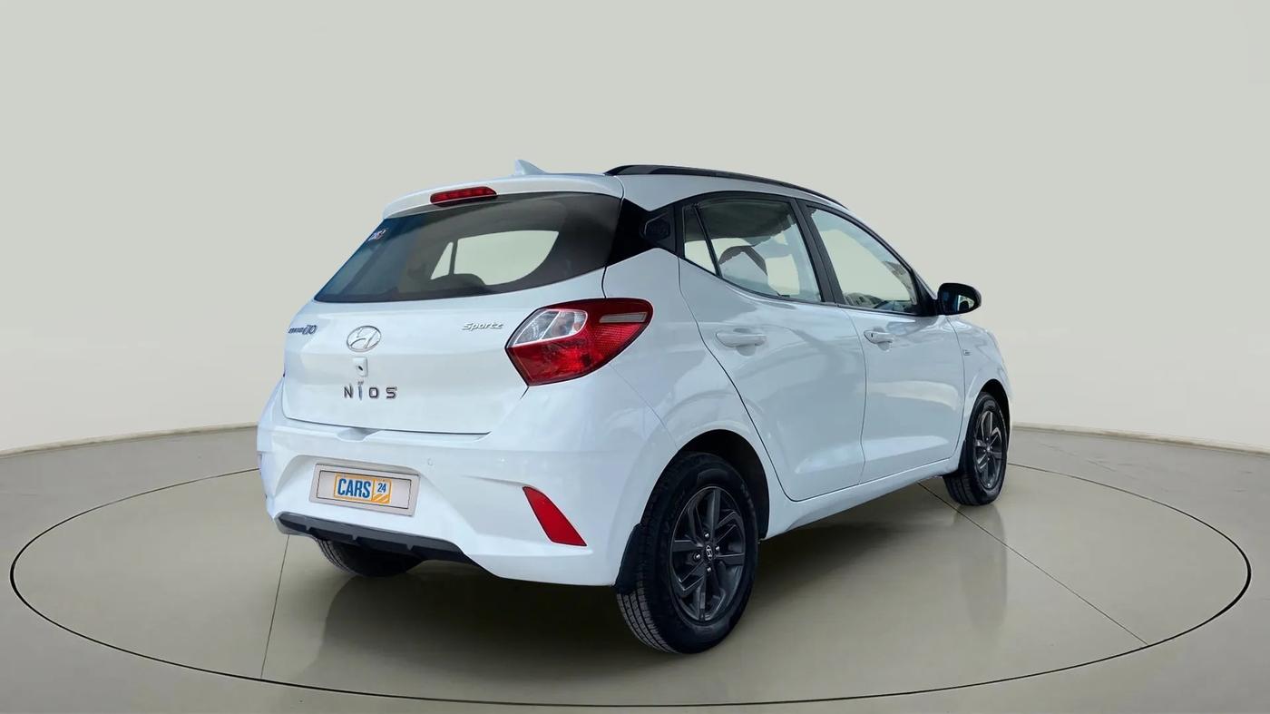 2021 Hyundai GRAND I10 NIOS SPORTZ AMT 1.2 KAPPA VTVT, Petrol, Automatic, 50,099 km, Right Back Diagonal