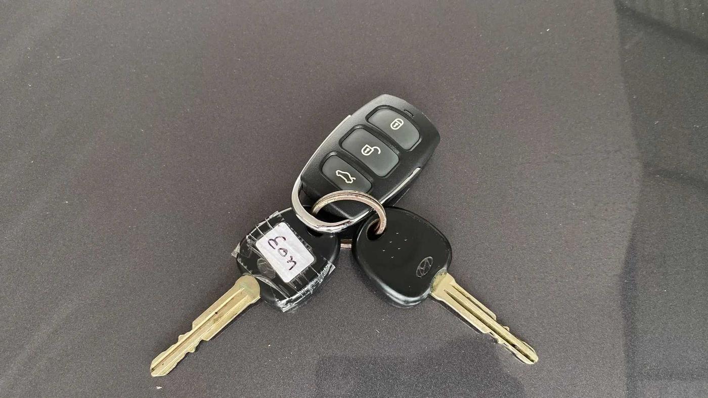 2014 Hyundai Eon ERA +, Petrol, Manual, 25,692 km, Key Close Up