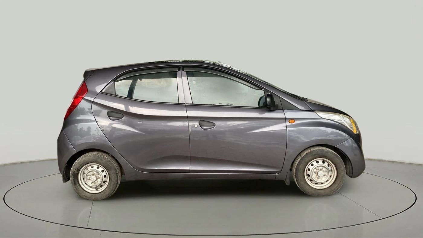 2014 Hyundai Eon ERA +, Petrol, Manual, 25,692 km, Right Side View