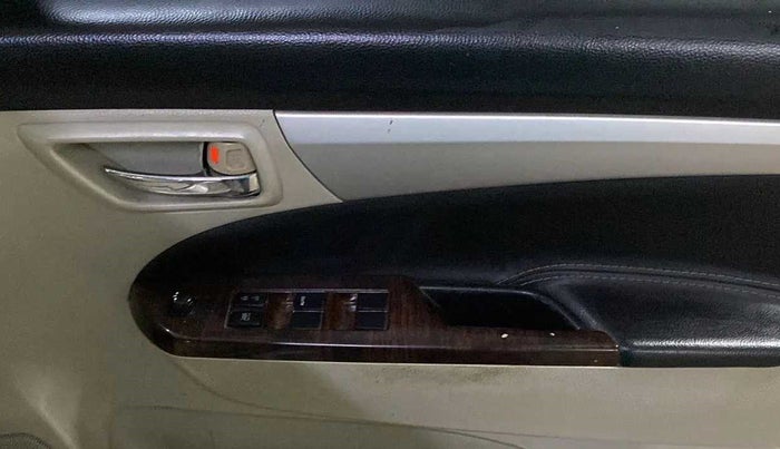 2013 Maruti Ertiga VXI CNG, CNG, Manual, 93,228 km, Right front window switch / handle - Power window makes minor noise