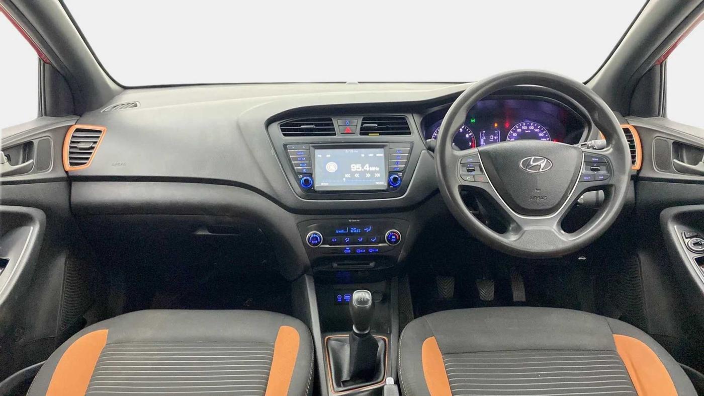 2017 Hyundai Elite i20 ASTA 1.2 DUAL TONE, CNG, Manual, 87,642 km, Dashboard