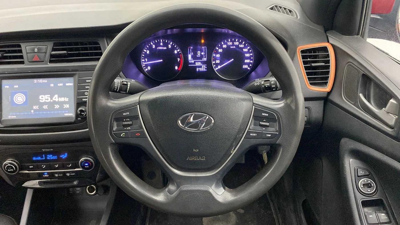 2017 Hyundai Elite i20 ASTA 1.2 DUAL TONE, CNG, Manual, 87,642 km, Steering Wheel Close Up