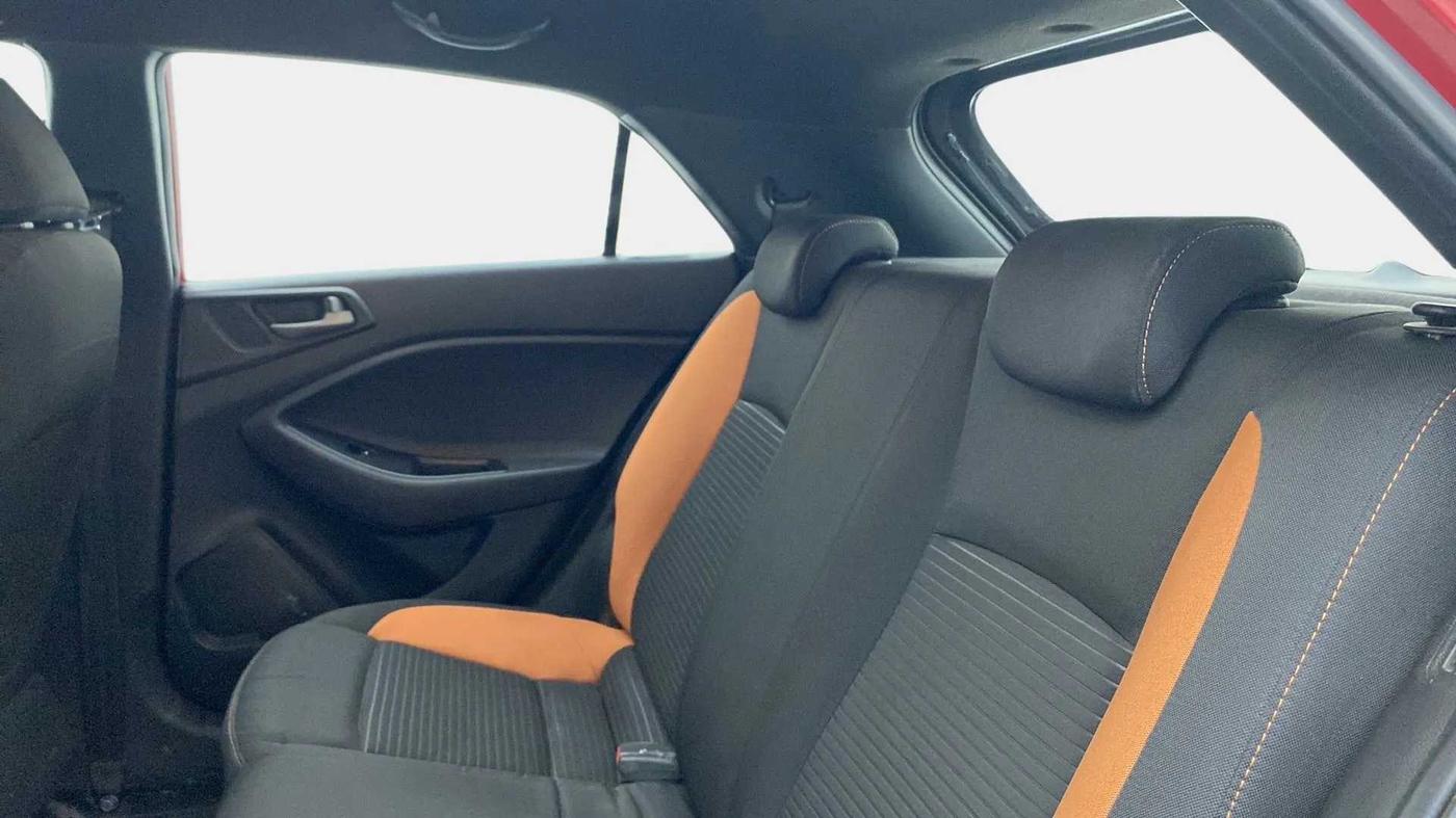 2017 Hyundai Elite i20 ASTA 1.2 DUAL TONE, CNG, Manual, 87,642 km, Right Side Rear Door Cabin