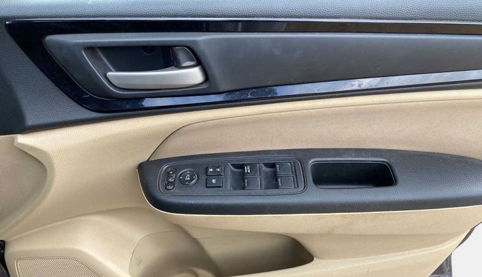 2020 Honda Amaze 1.2L I-VTEC S, CNG, Manual, 77,283 km, Driver Side Door Panels Control