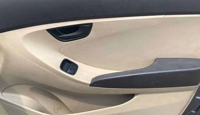 2017 Hyundai Eon MAGNA +, Petrol, Manual, 67,254 km, Driver Side Door Panels Control