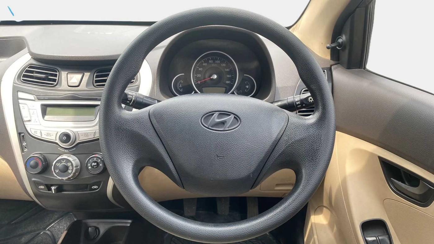 2017 Hyundai Eon MAGNA +, Petrol, Manual, 67,254 km, Steering Wheel Close Up