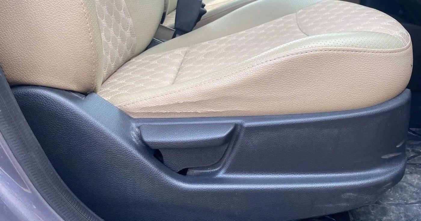 2017 Hyundai Eon MAGNA +, Petrol, Manual, 67,254 km, Driver Side Adjustment Panel