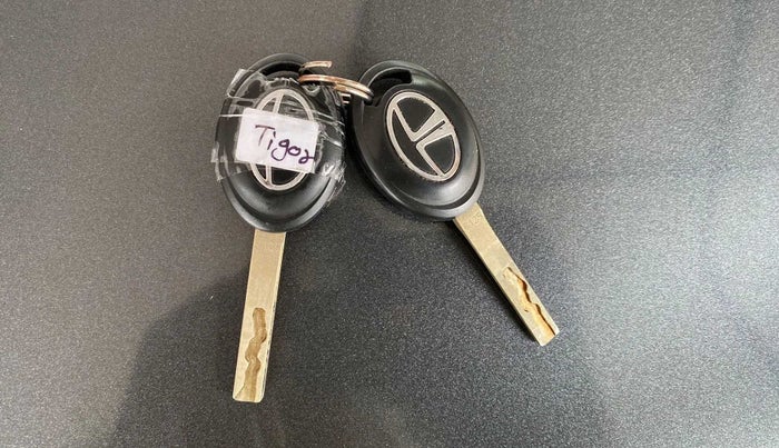 2023 Tata TIGOR XM PETROL, Petrol, Manual, 4,246 km, Key Close Up