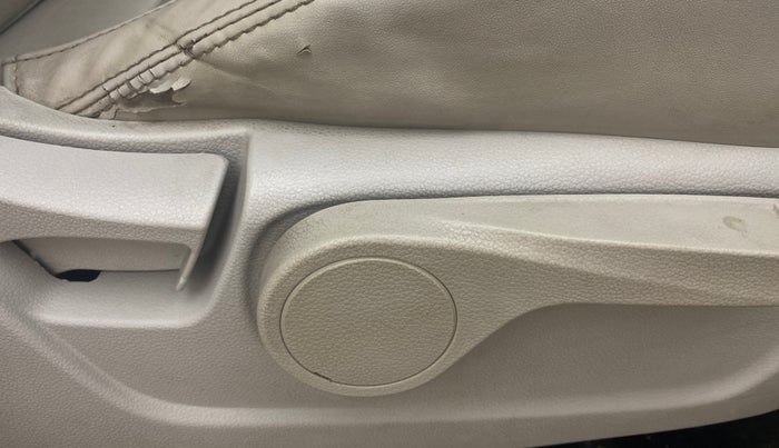 2021 Mahindra XUV300 W8 (O) 1.5 DIESEL, Diesel, Manual, 65,046 km, Driver Side Adjustment Panel