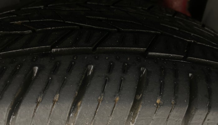 2021 Mahindra XUV300 W8 (O) 1.5 DIESEL, Diesel, Manual, 65,046 km, Right Rear Tyre Tread