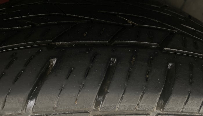 2021 Mahindra XUV300 W8 (O) 1.5 DIESEL, Diesel, Manual, 65,046 km, Left Rear Tyre Tread