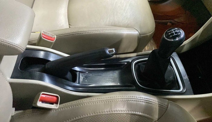 2015 Maruti Ciaz ZXI+, Petrol, Manual, 34,622 km, Gear Lever