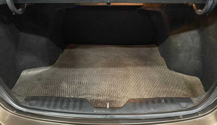 2015 Maruti Ciaz ZXI+, Petrol, Manual, 34,622 km, Boot Inside